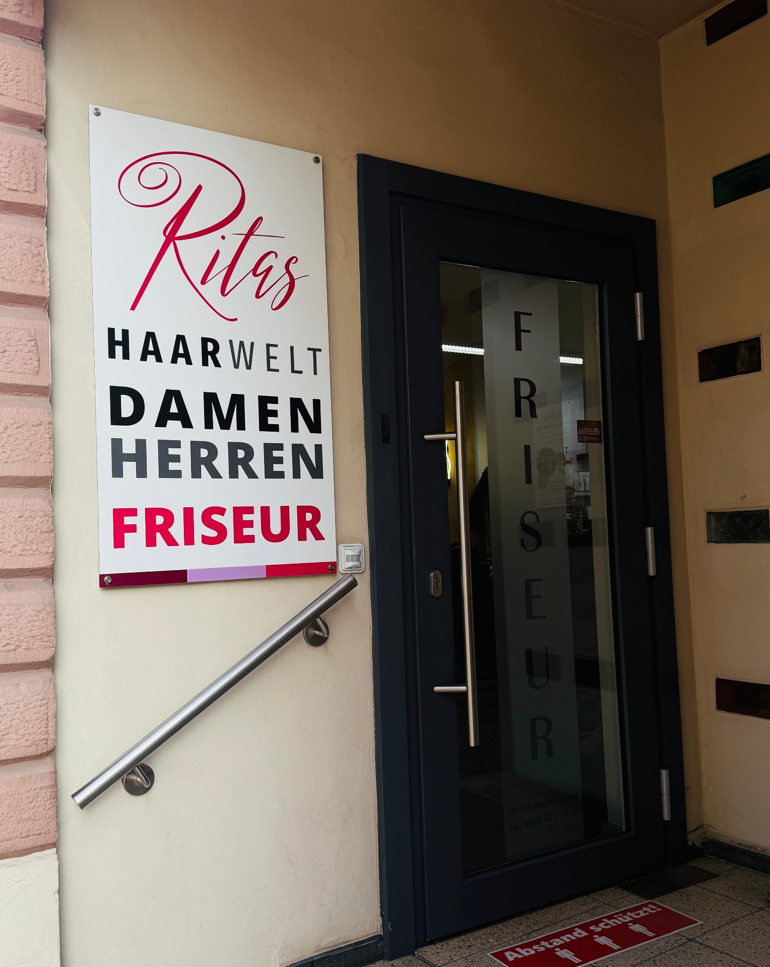 Friseur Traben-Trarbach – Eingang von Ritas Haarwelt