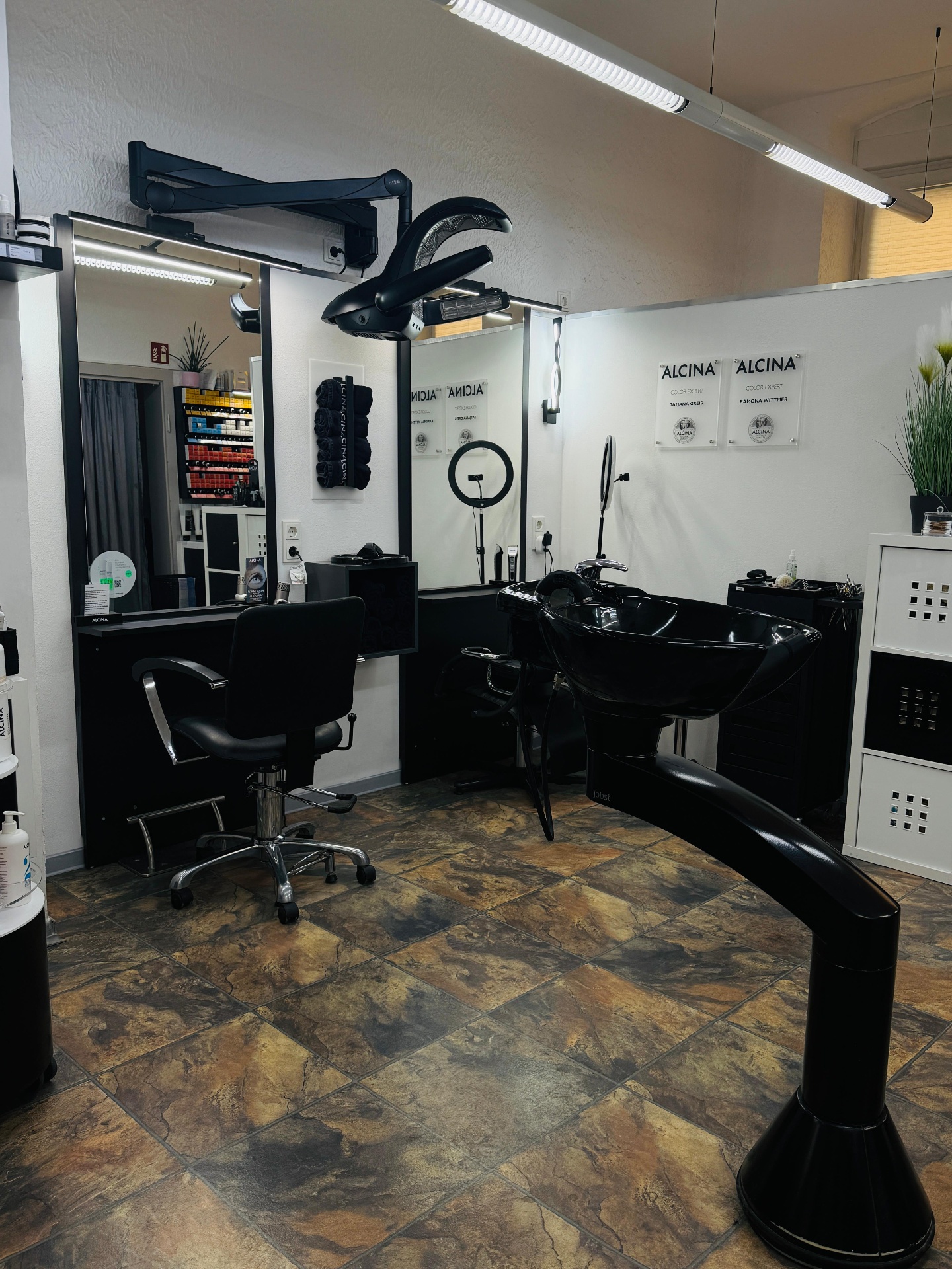 Friseur Traben-Trarbach – Styling-Platz mit Waschbecken bei Ritas Haarwelt