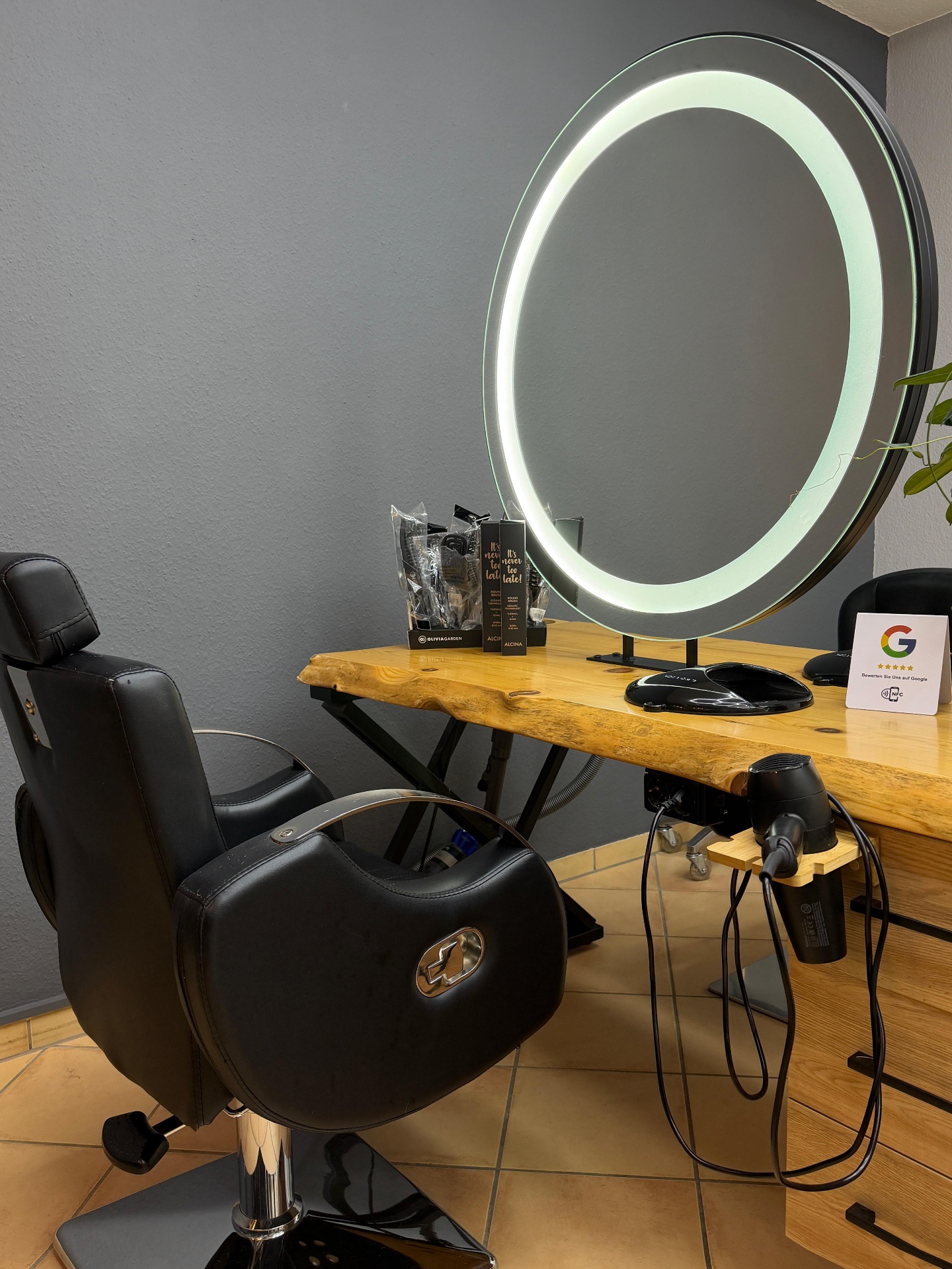 Friseur Kröv – LED-Ringspiegel bei Ritas Haarwelt